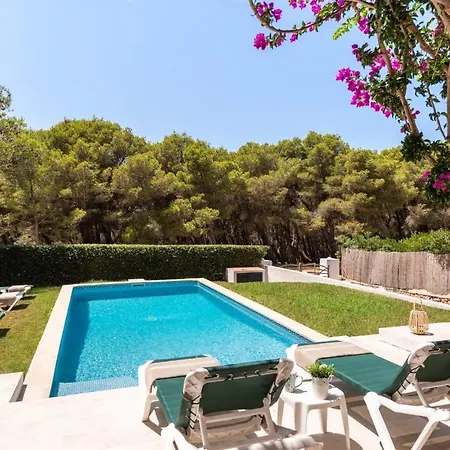Sleeps 8 With Pool And Air Con *