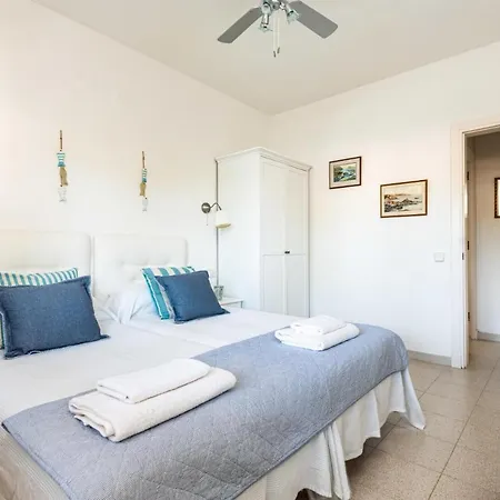 Sleeps 8 With Pool And Air Con Villa