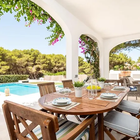 Villa Sleeps 8 With Pool And Air Con