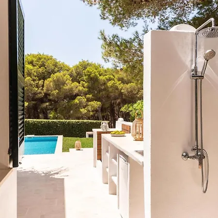 Sleeps 8 With Pool And Air Con Villa *