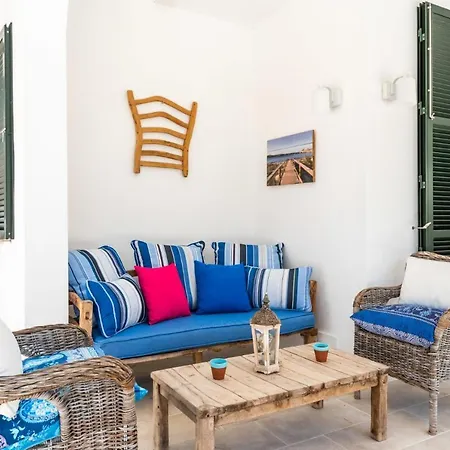 Villa Sleeps 8 With Pool And Air Con