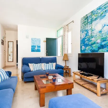 Villa Sleeps 8 With Pool And Air Con *