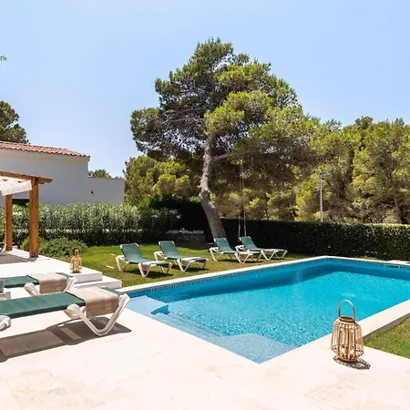 Sleeps 8 With Pool And Air Con