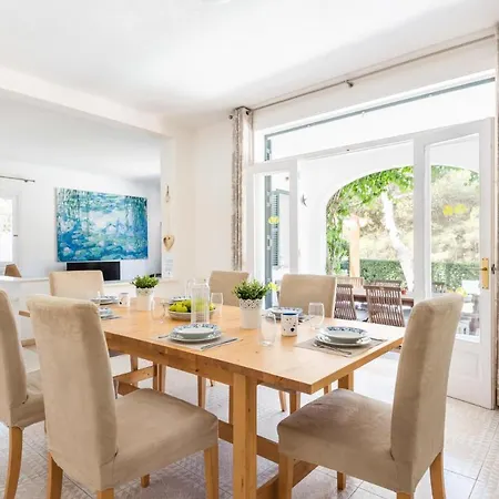 Sleeps 8 With Pool And Air Con Son Parc