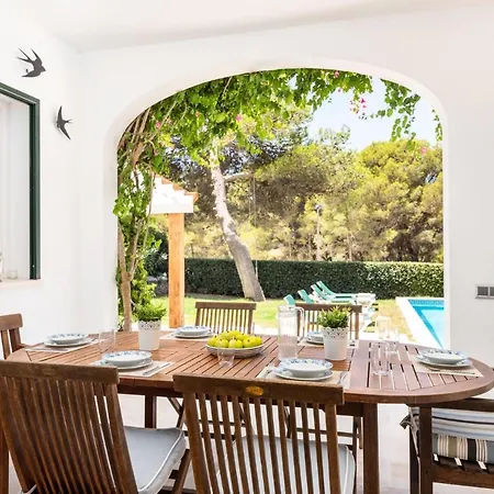 Sleeps 8 With Pool And Air Con